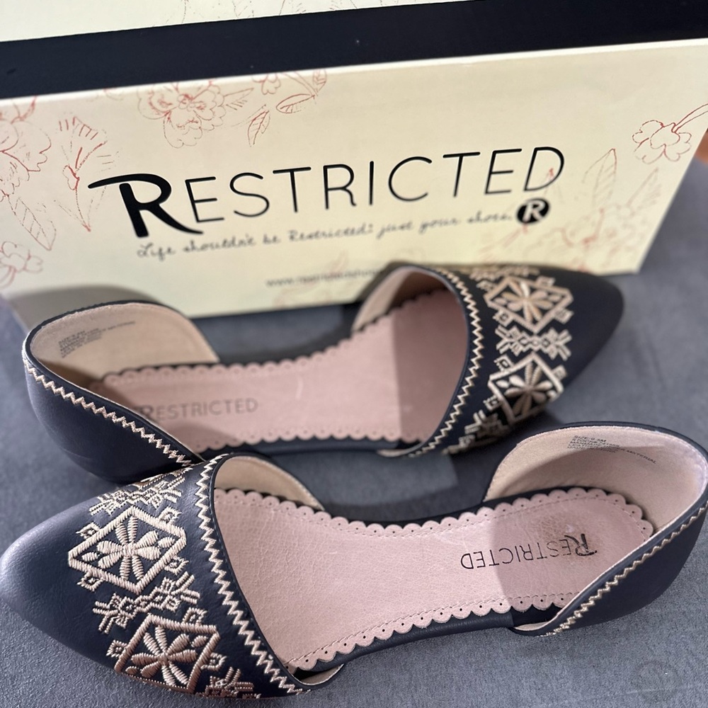 Restricted Embroidered D’Orsay Flats 🖤 Size 9.5 Boho